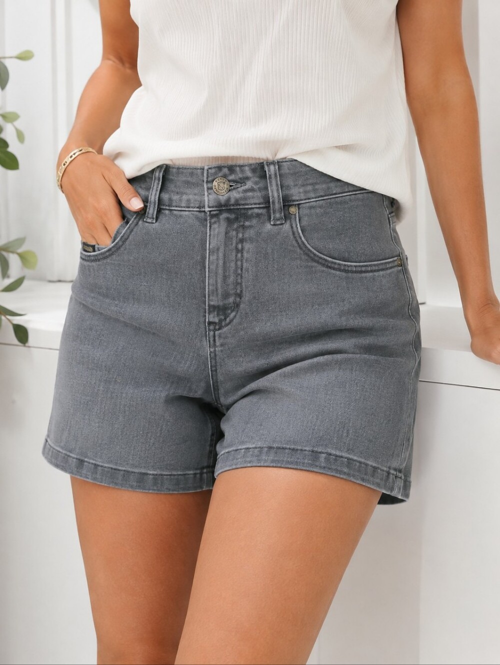 Noble Outfitters Tug-Free 5" Denim Shorts – Size 8 Outdoor Western Jean